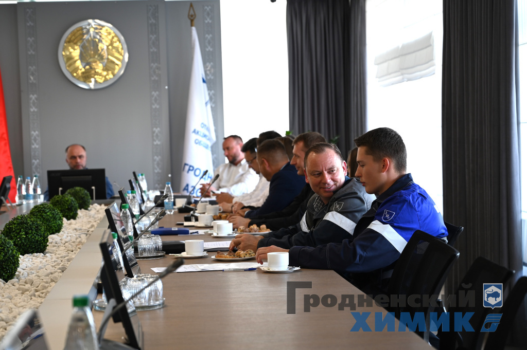 Молодость как ресурс_обмен мнениями молого поколения и руководства(2).JPG